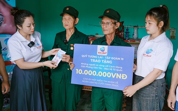 Hình ảnh nhân viên hỗ trợ khách hàng của five88 .vin